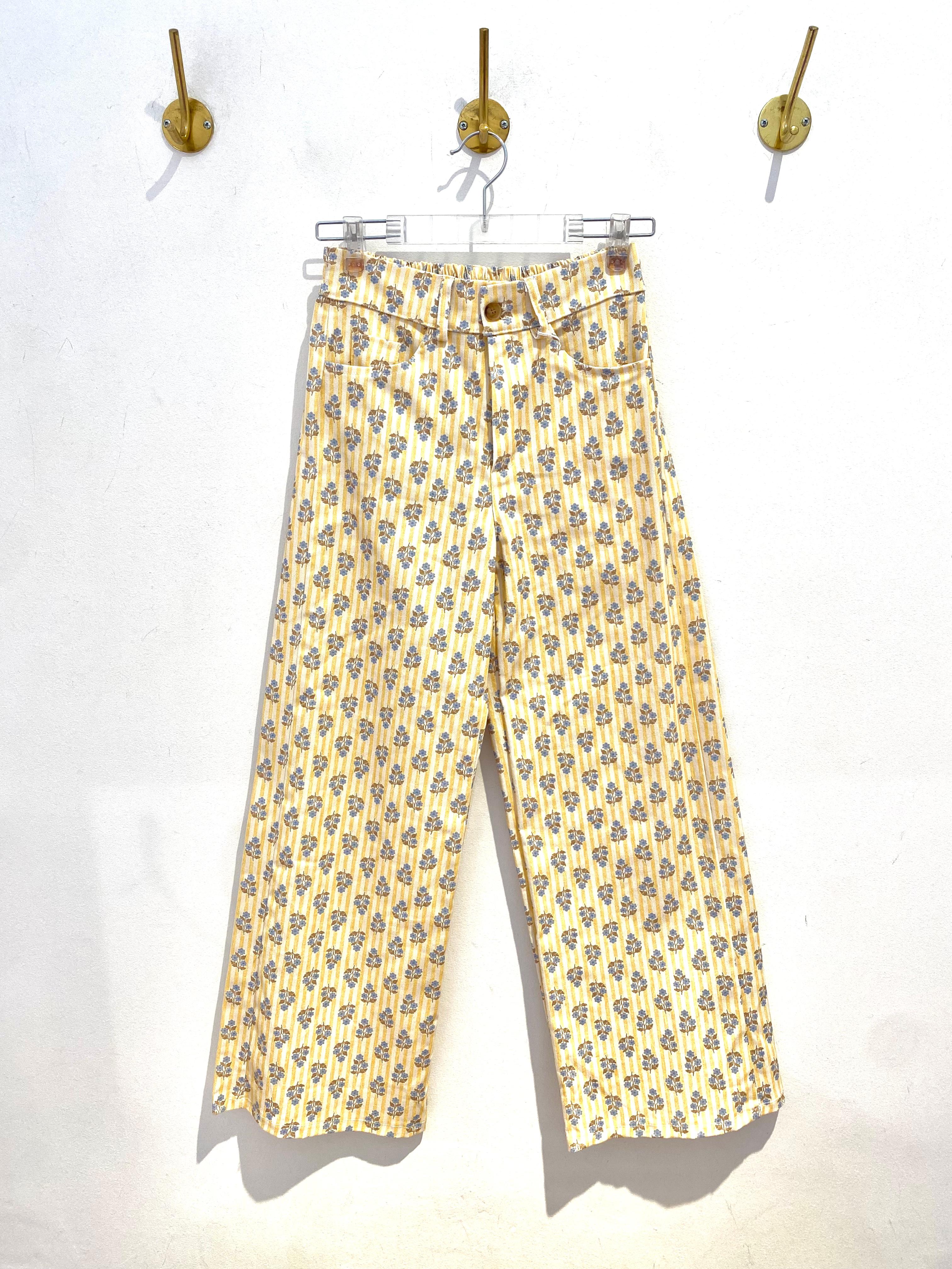 Calça riscas com flores