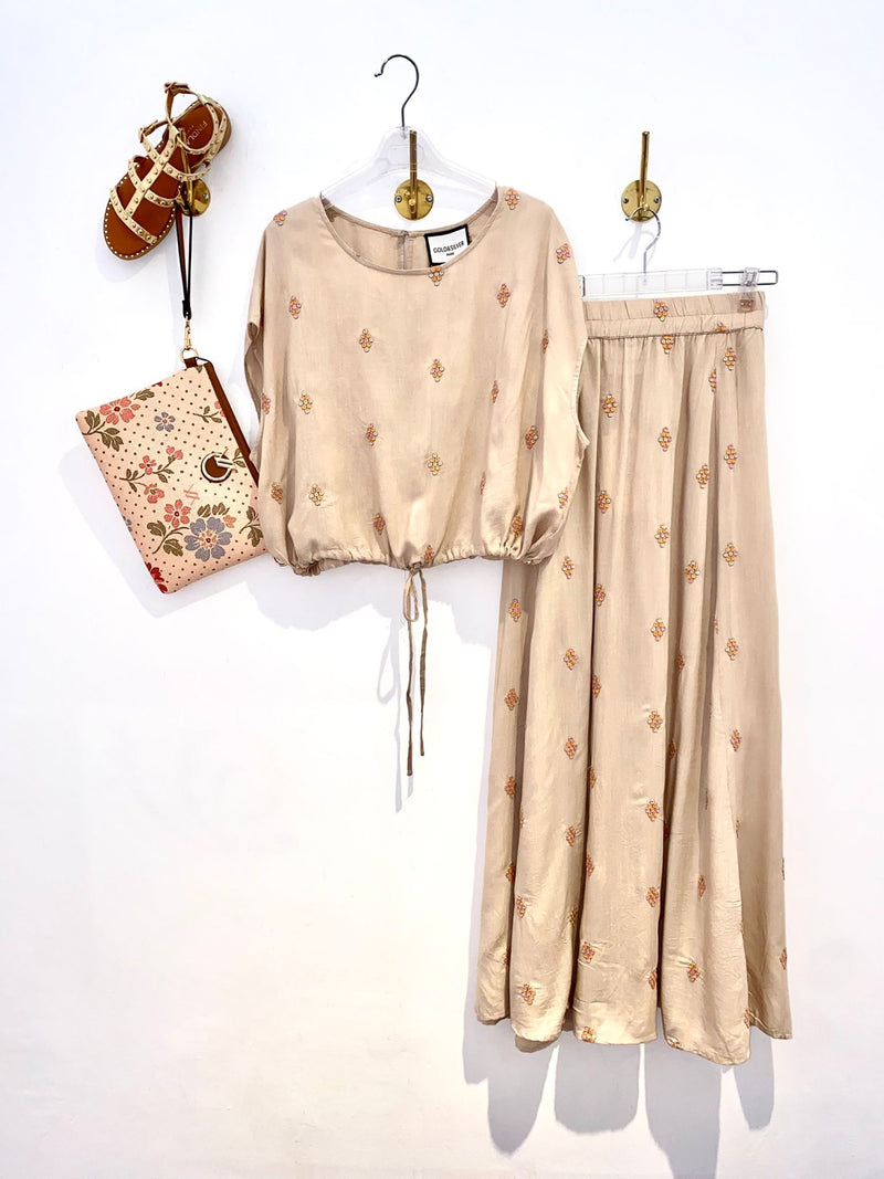 Conjunto Blusa & Saia Atemporal