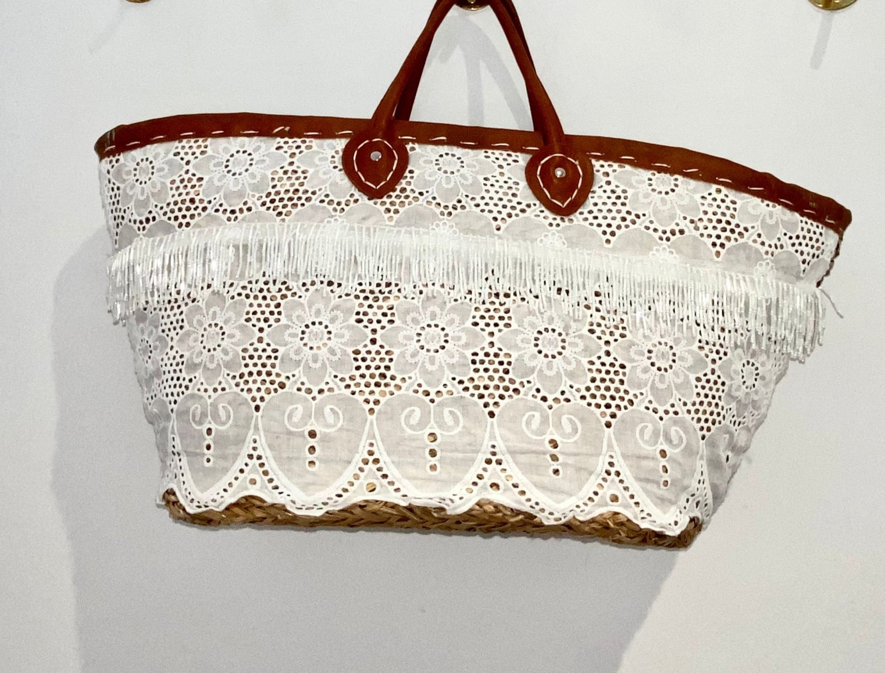 Cesta Bordada Artesanal