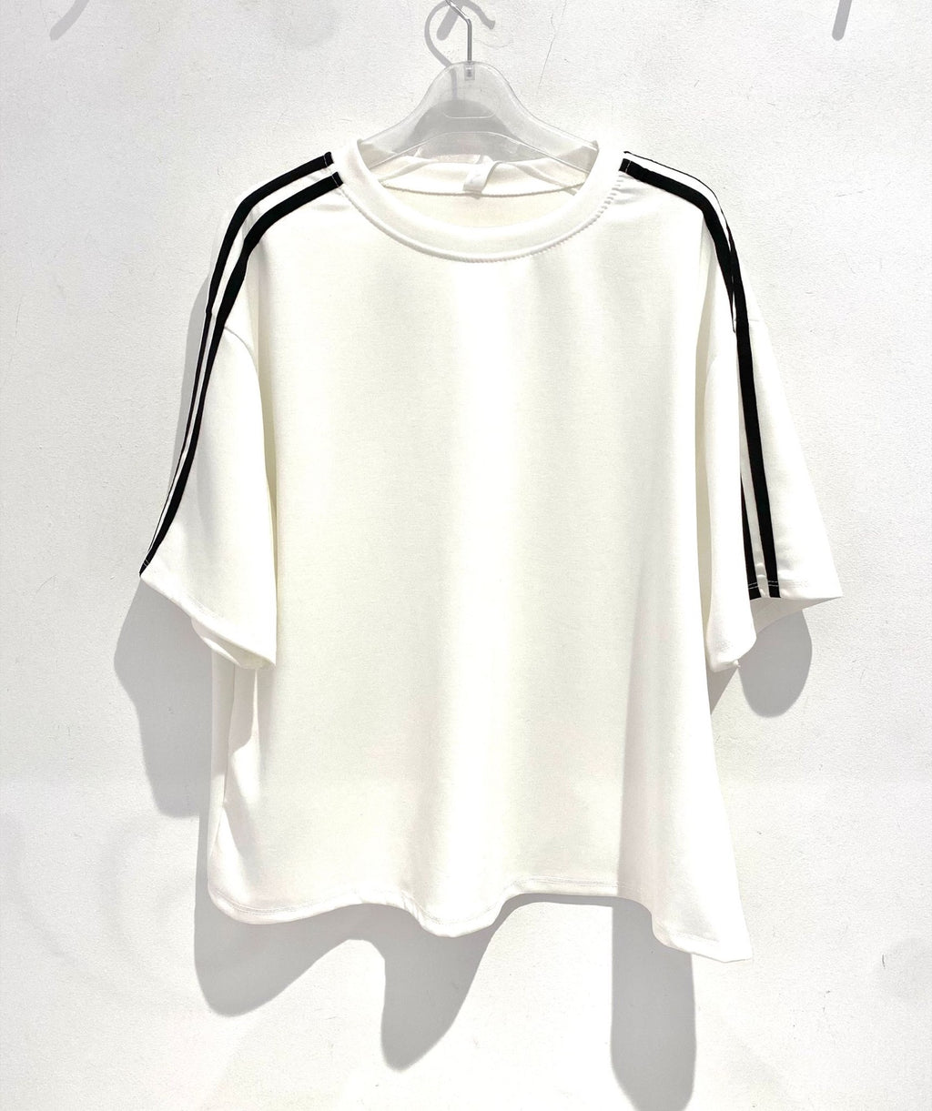 T-shirt Branca Riscas Pretas