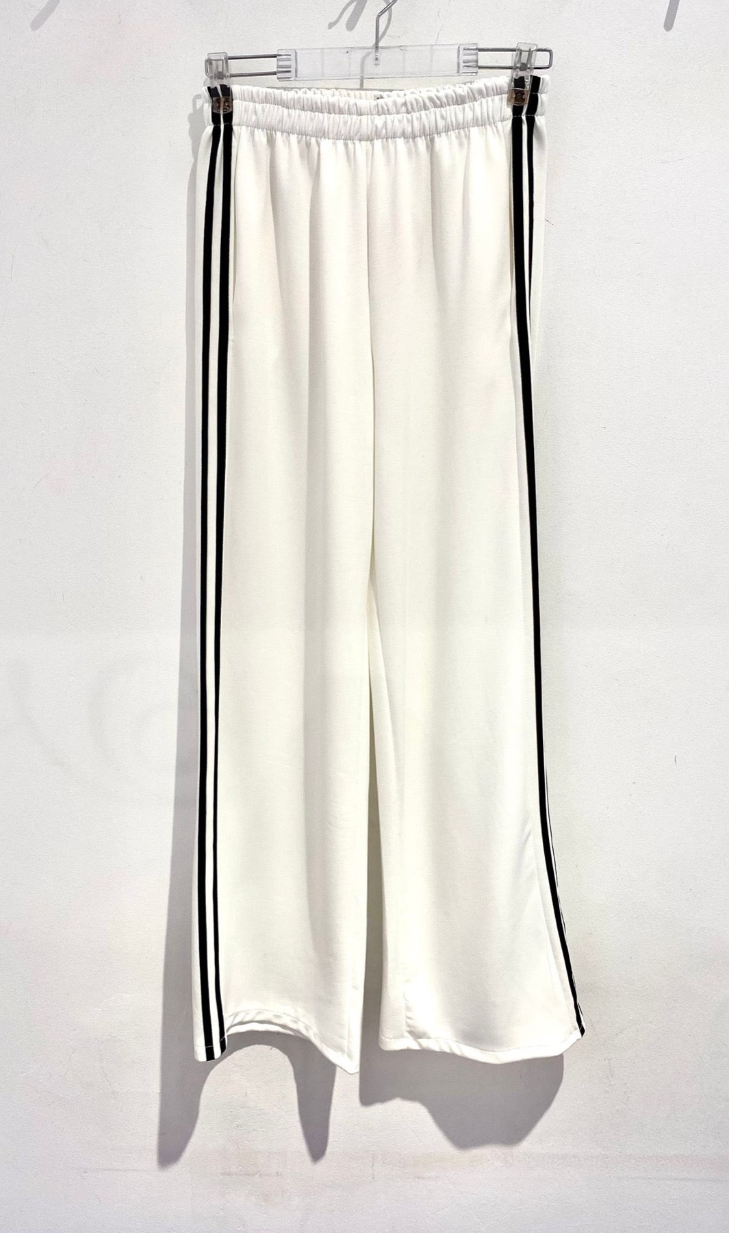 Calça Branca Riscas Pretas
