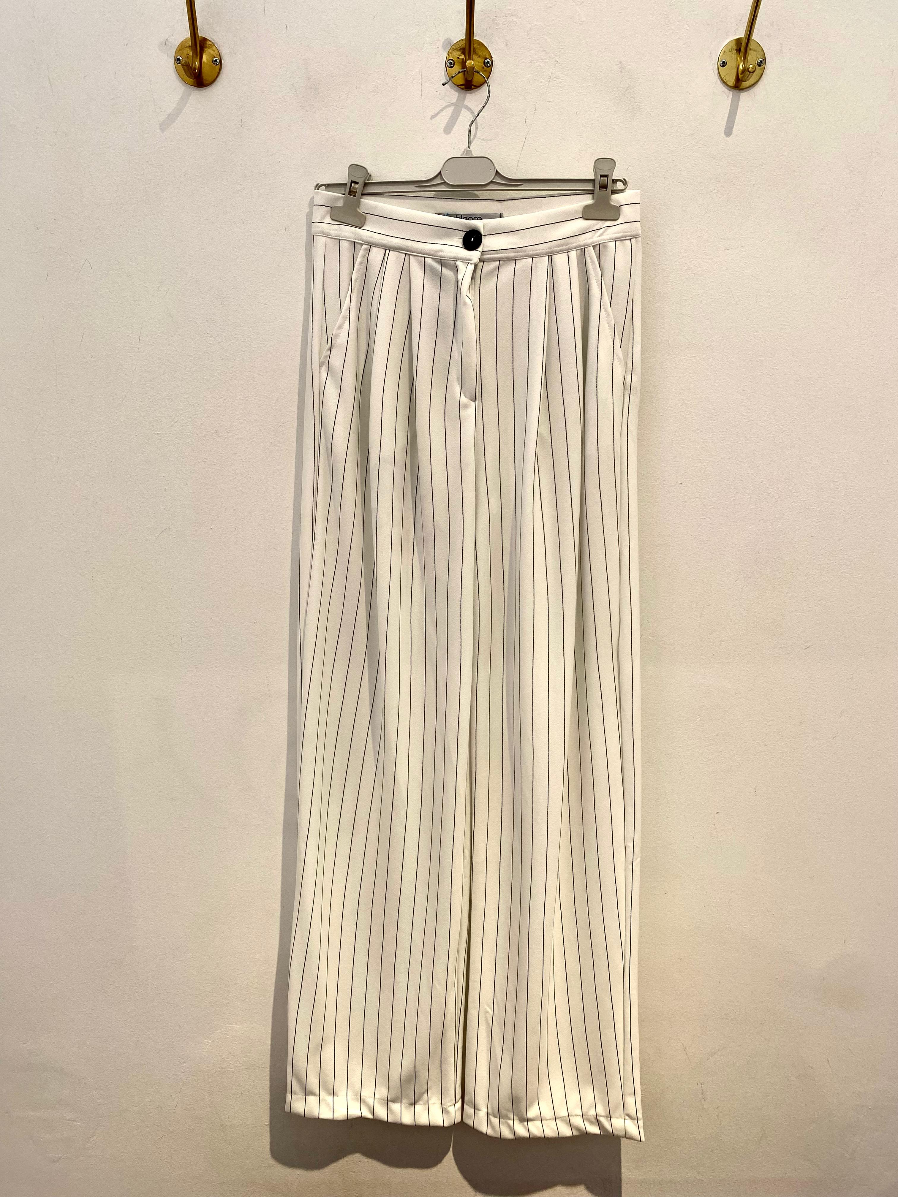 Calça c/ Risca de giz preta bloom
