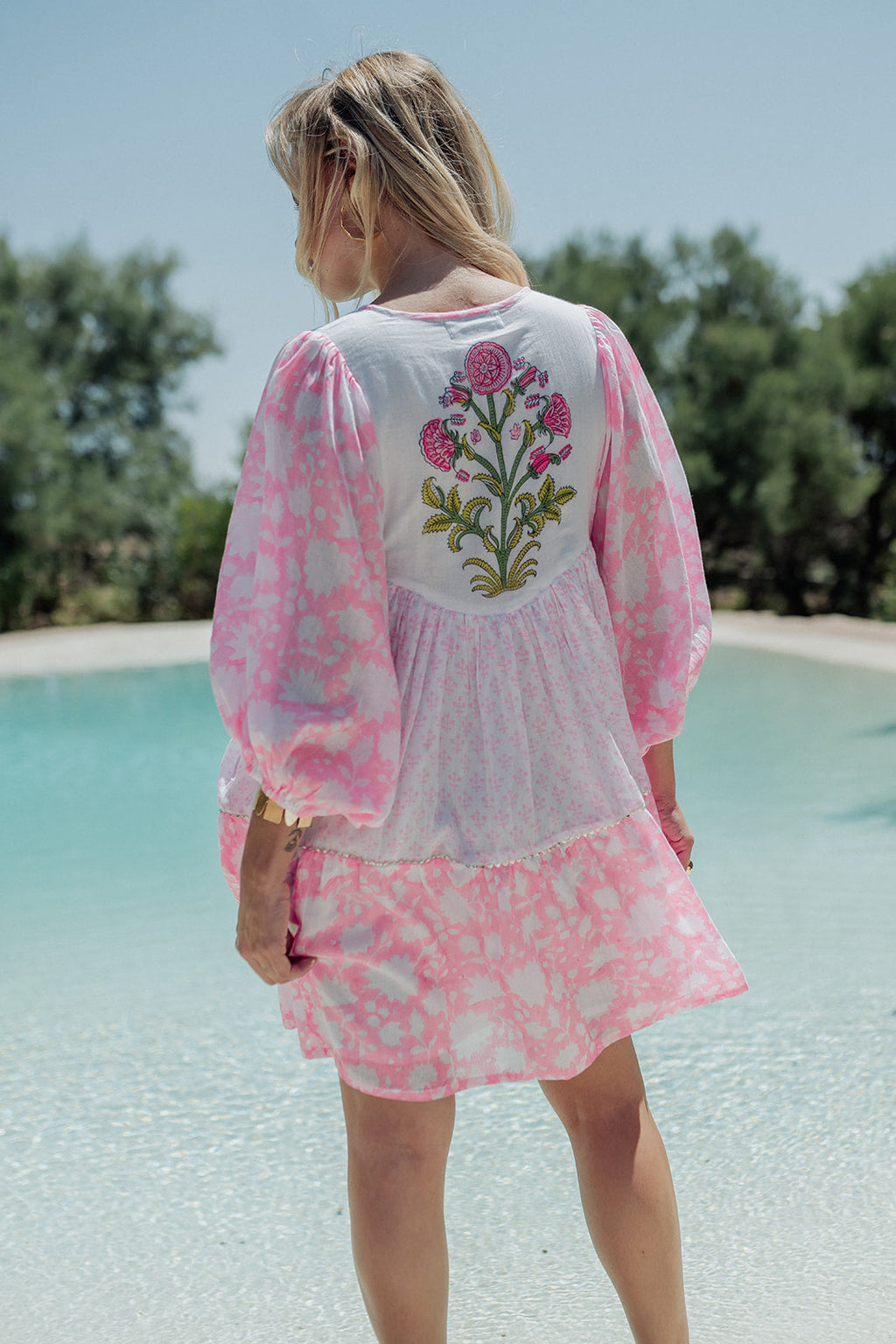 Âmbar Rosa Néon — Mini Vestido