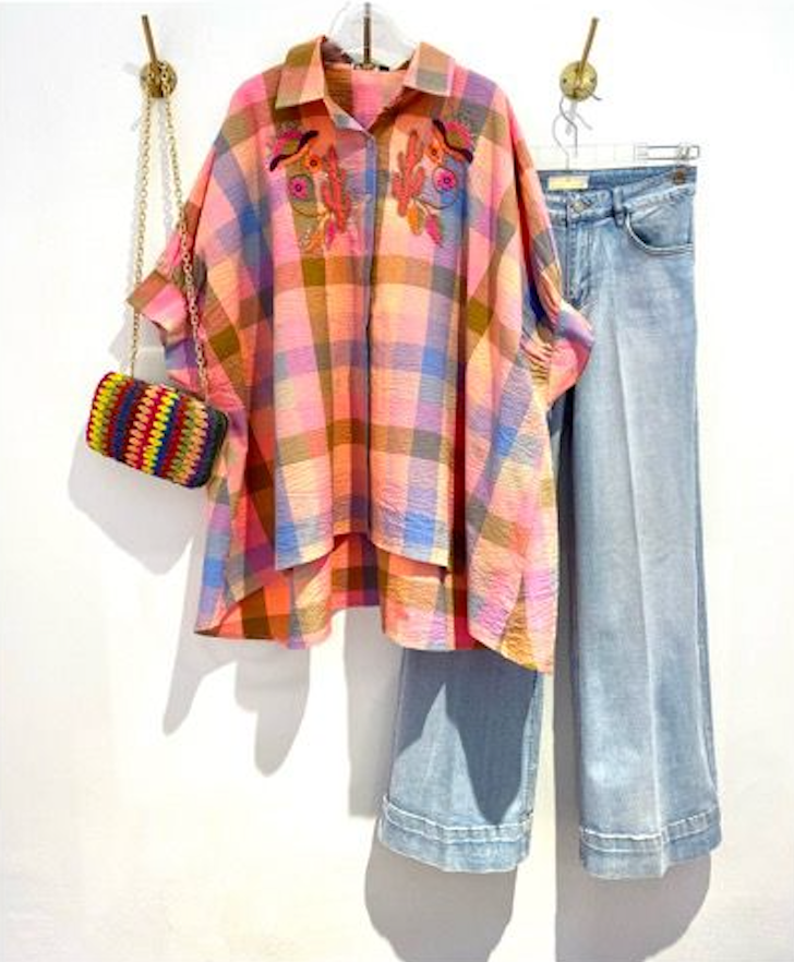 Camisa Xadrez Oversize Rosa com Bordados