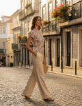 Camiseta Manga Curta Cru — foto lifestyle Lisboa