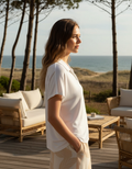 Camisa de Manga Curta Branco — foto lifestyle Aroeira