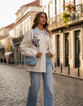 Sobretudo Branco com Patches Coloridos — Lisboa