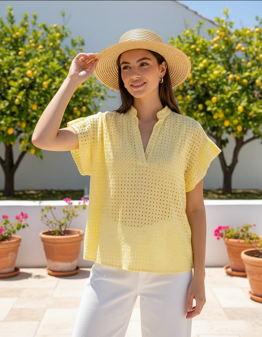Blusa Amarela Broderie Anglaise — lifestyle