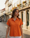 Camisa de Manga Curta Laranja — foto lifestyle Lisboa