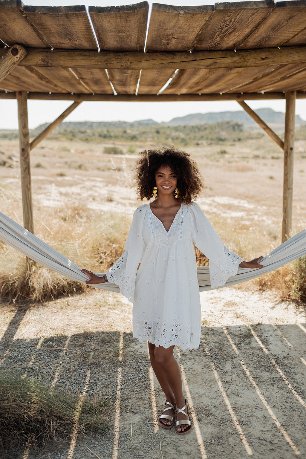 Santorini — Vestido Curto Broderie